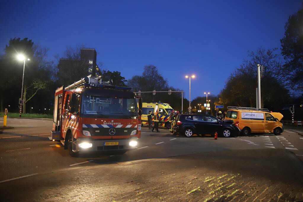 Veel schade bij aanrijding op kruising