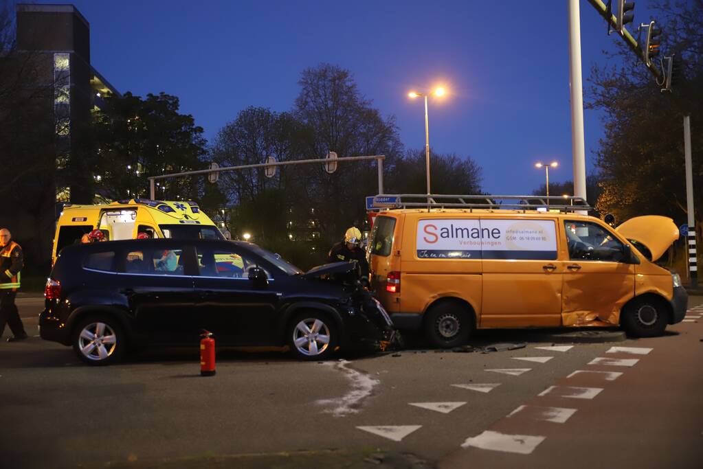 Veel schade bij aanrijding op kruising