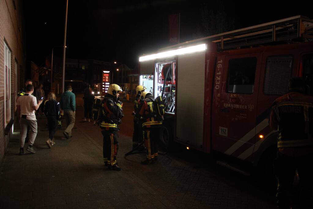 Opnieuw zeecontainer met afval in brand gestoken