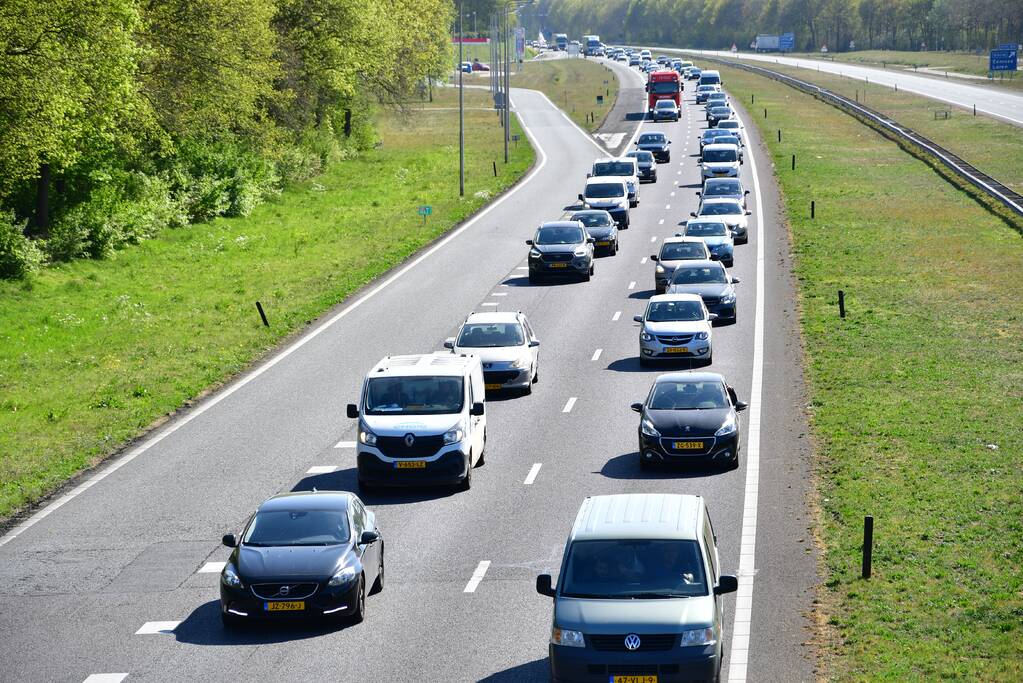 Vrachtwagentrailer vliegt in brand