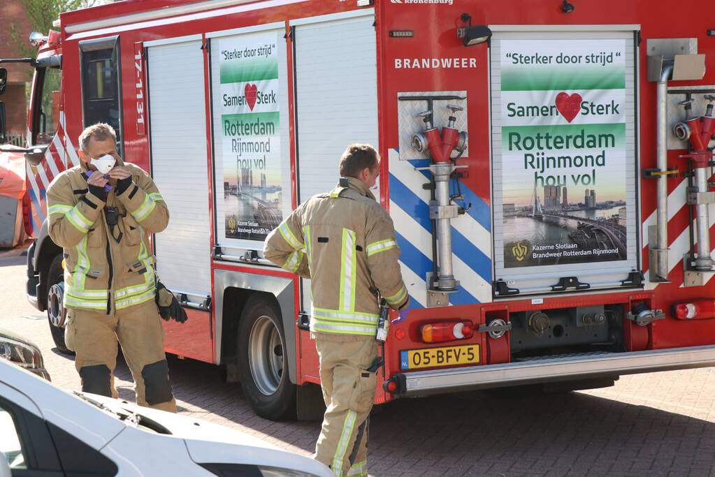 Brandweer opzoek naar oorzaak van gaslucht in woning