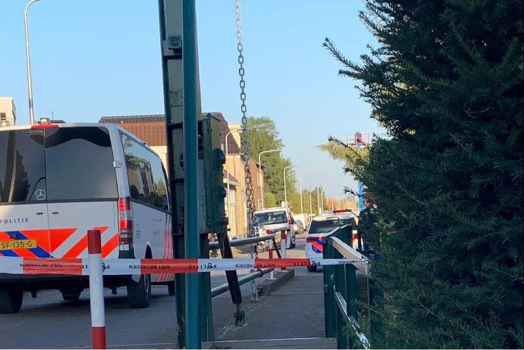 Bebloede man aangehouden door grote politiemacht