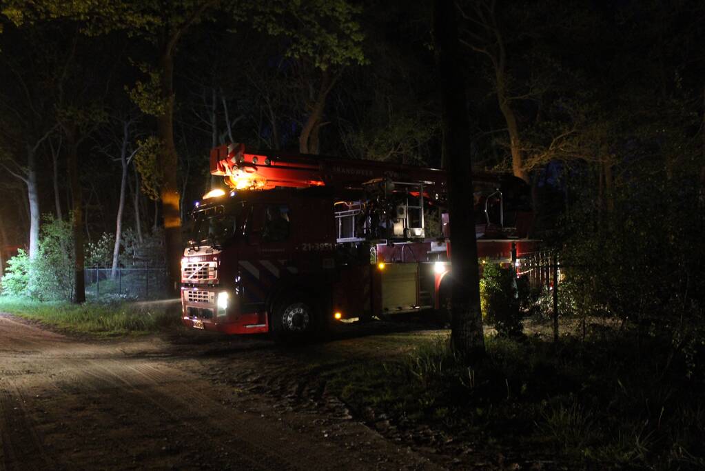 Brand in schoorsteen van woning