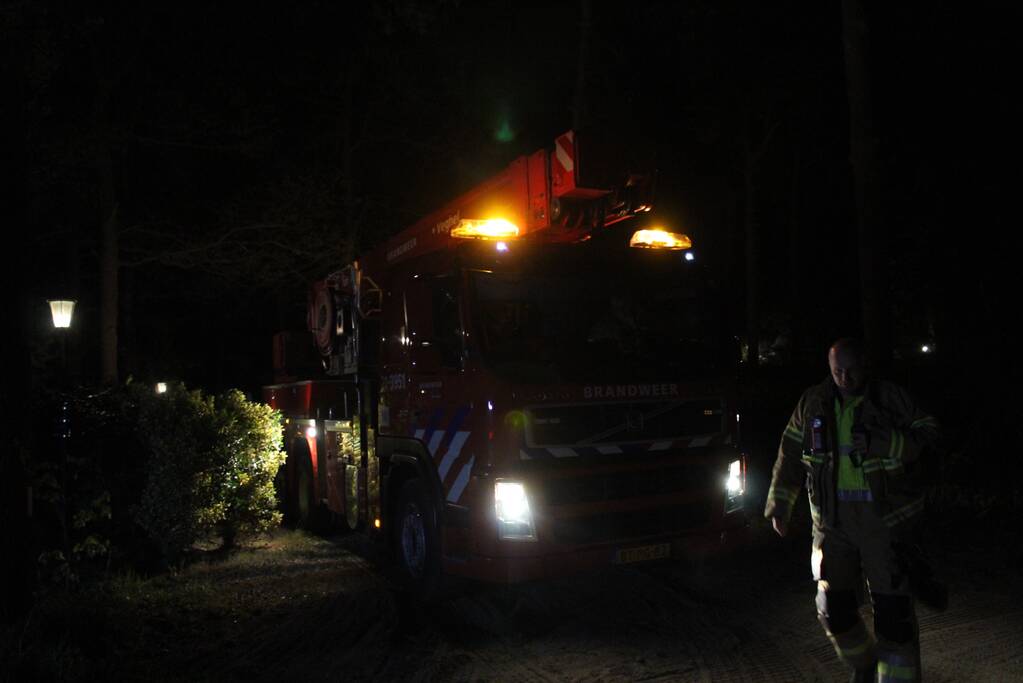 Brand in schoorsteen van woning