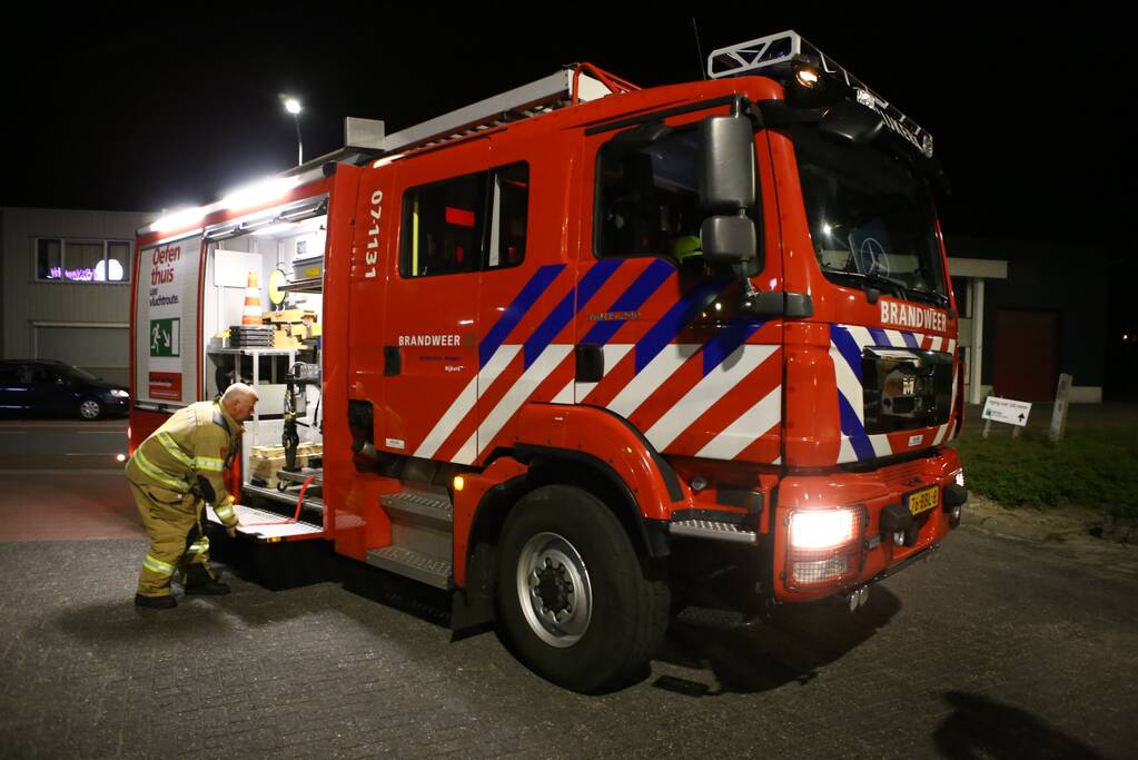 Flinke brand op terrein Heijmans, vrachtwagen chauffeur door brandweer gewekt