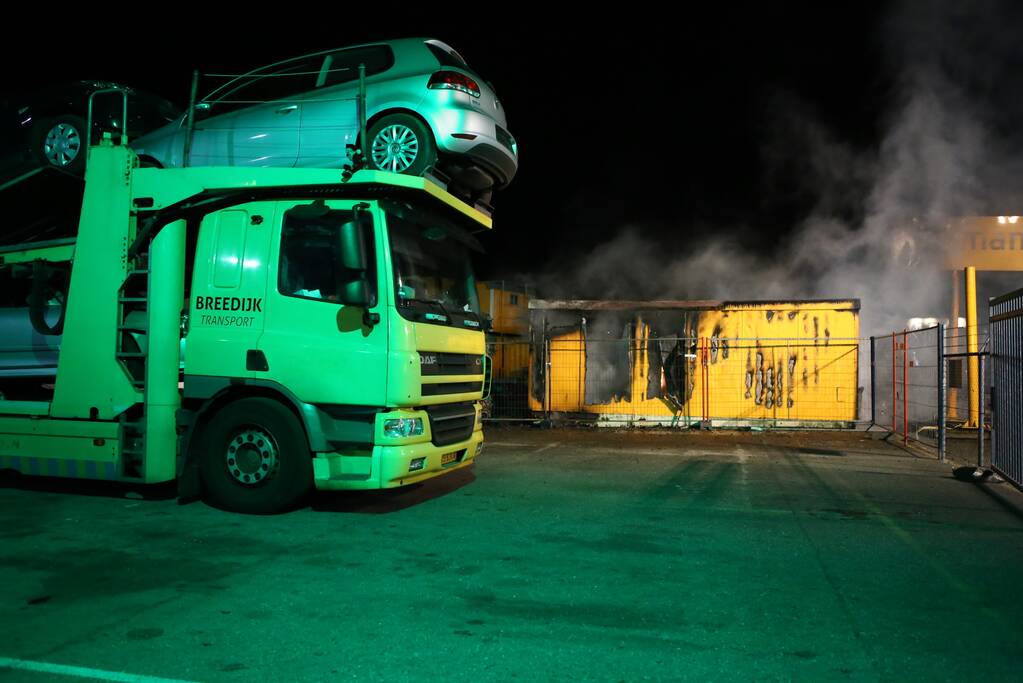 Flinke brand op terrein Heijmans, vrachtwagen chauffeur door brandweer gewekt