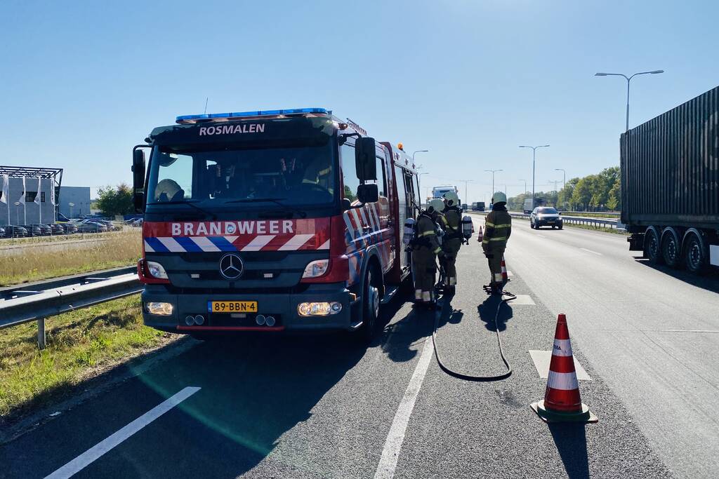 Vrachtwagen vat vlam door vastgelopen remmen
