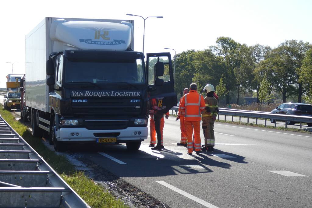 Vrachtwagen vat vlam door vastgelopen remmen