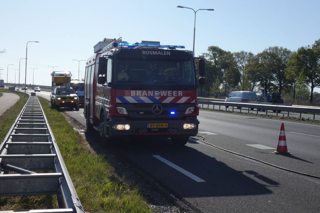 Vrachtwagen vat vlam door vastgelopen remmen