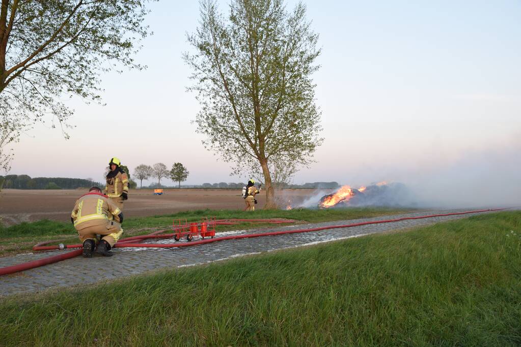 Flinke buitenbrand in composthoop