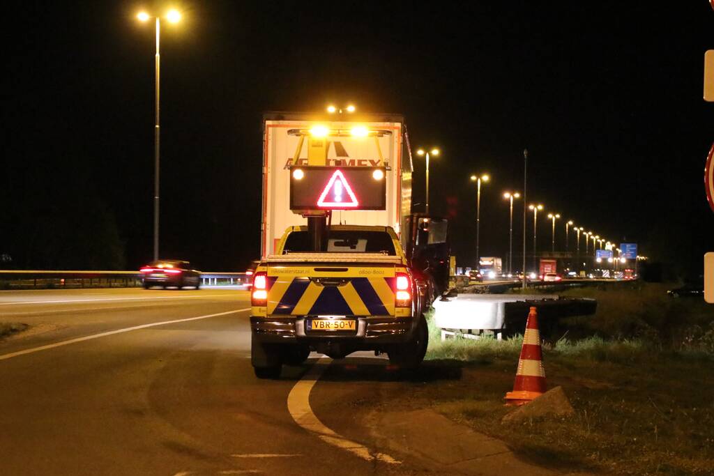 Tankstation en parkeerplaats afgesloten om lekgereden dieseltank