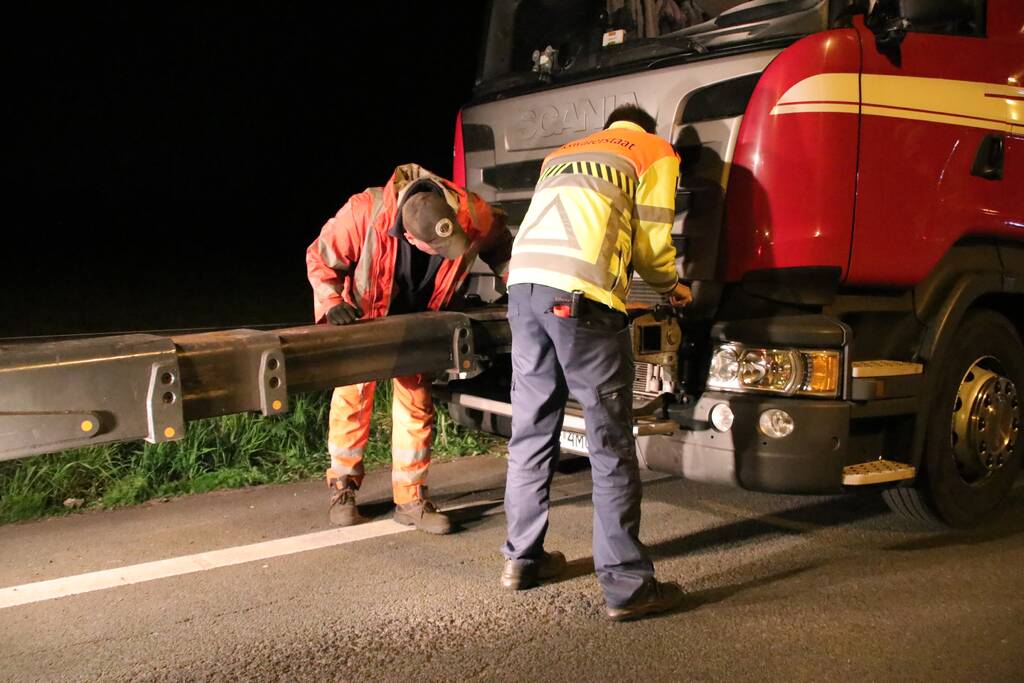 Tankstation en parkeerplaats afgesloten om lekgereden dieseltank