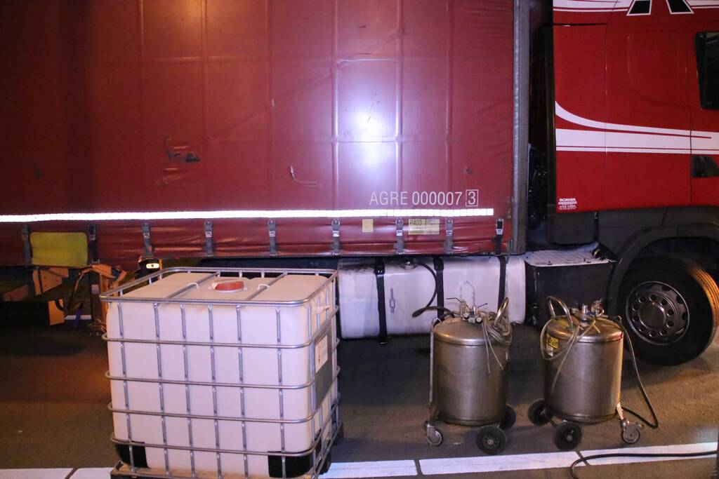 Tankstation en parkeerplaats afgesloten om lekgereden dieseltank