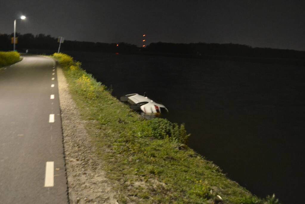 Voertuig te water, bestuurder spoorloos