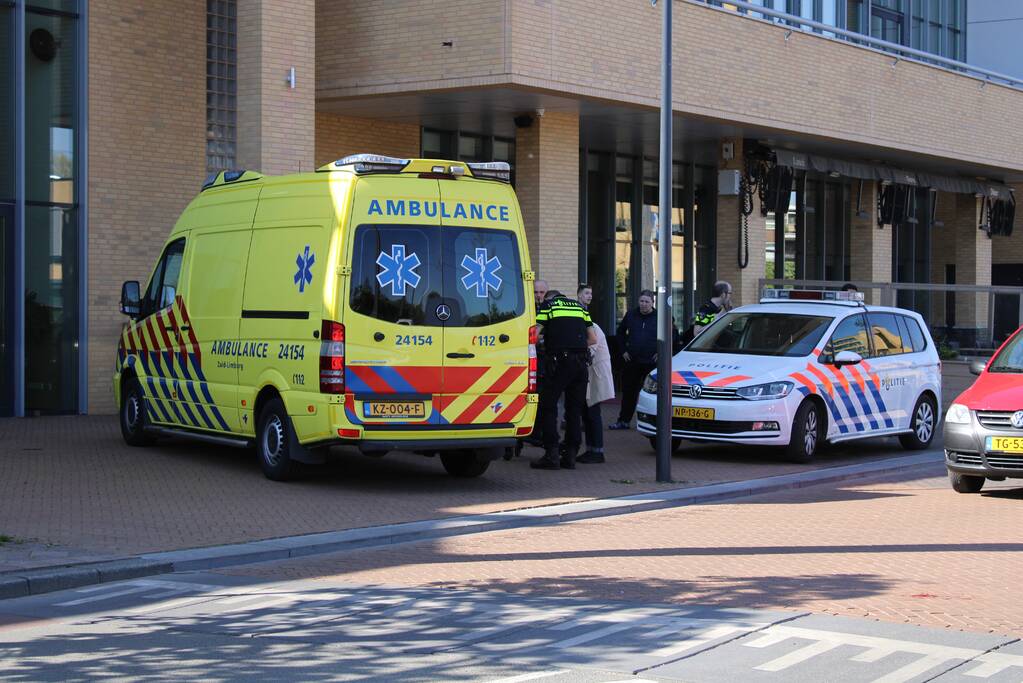 Vrouw met rollator aangereden door auto