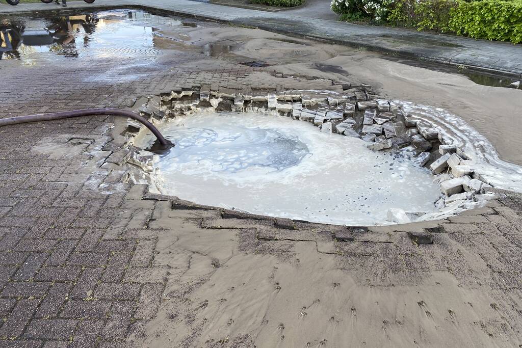 Waterballet na gesprongen leiding