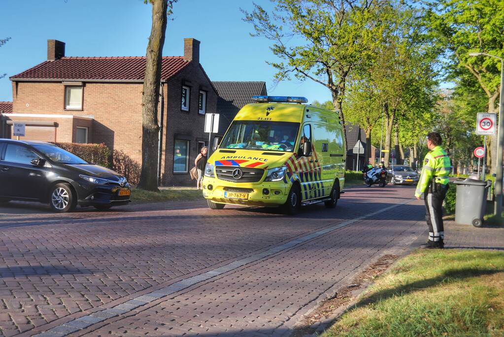 Scooterbestuurster gewond bij aanrijding met auto