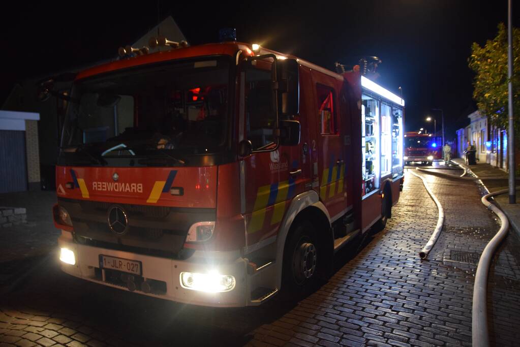 Veel rook bij grote brand is schuur