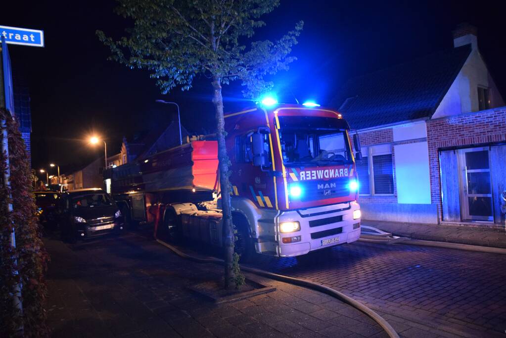 Veel rook bij grote brand is schuur