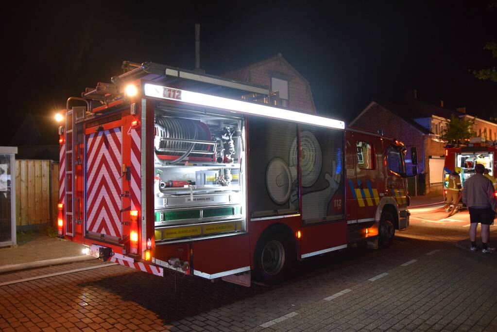 Veel rook bij grote brand is schuur