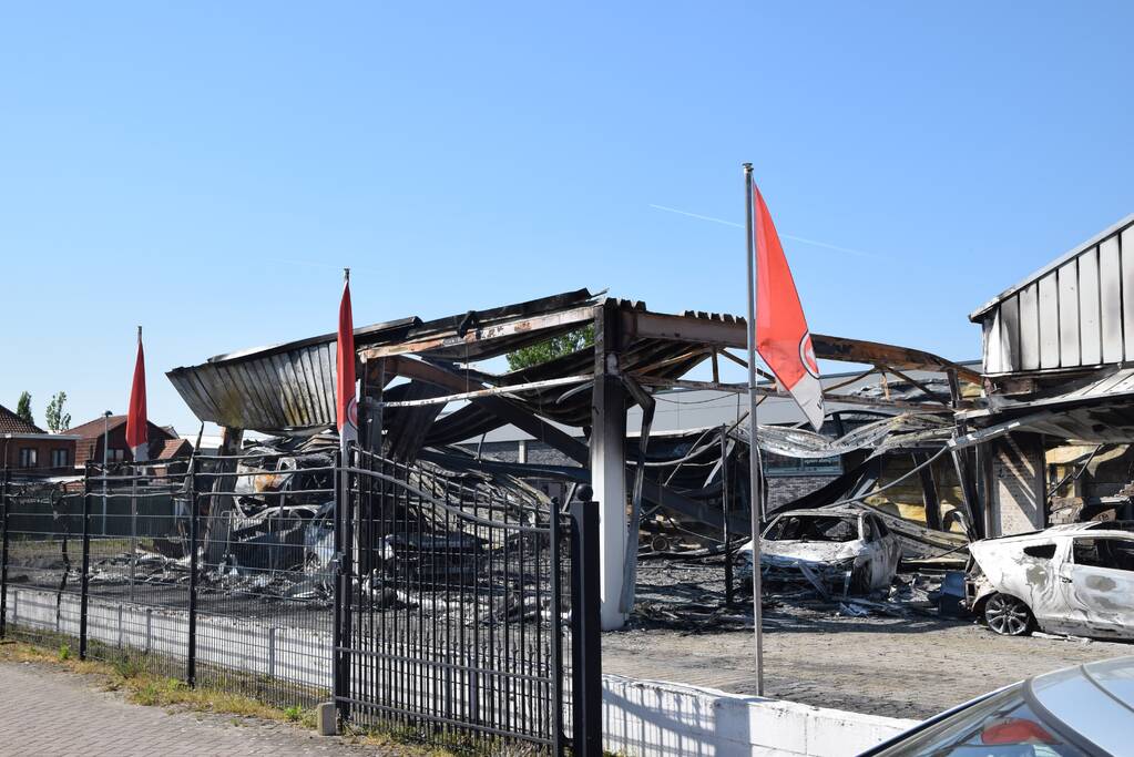 Uitgebreid onderzoek na brand bij Honda garage