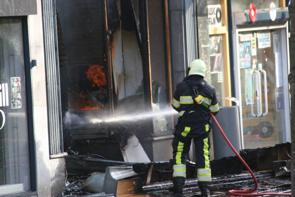 Grote brand bij Discus Muziek