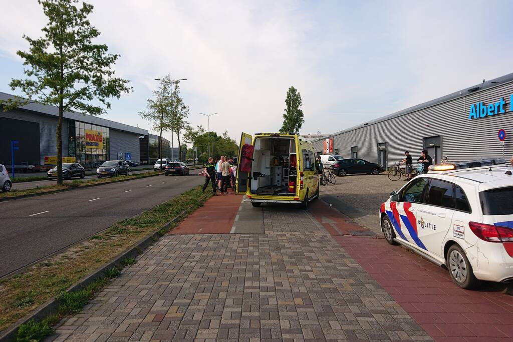 Scooter en fietser klappen op elkaar
