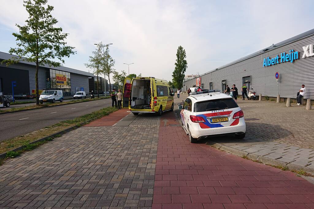 Scooter en fietser klappen op elkaar