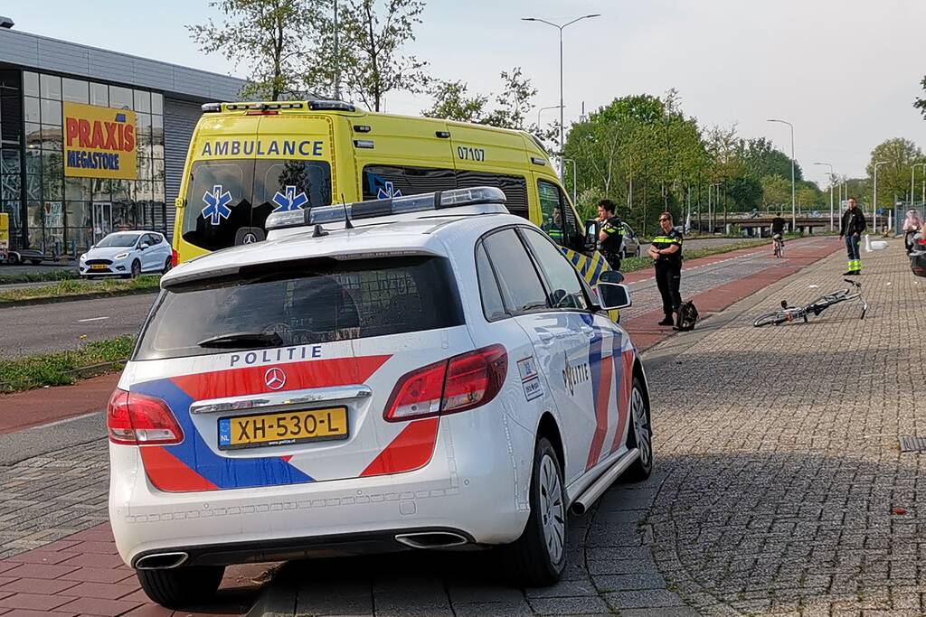 Scooter en fietser klappen op elkaar