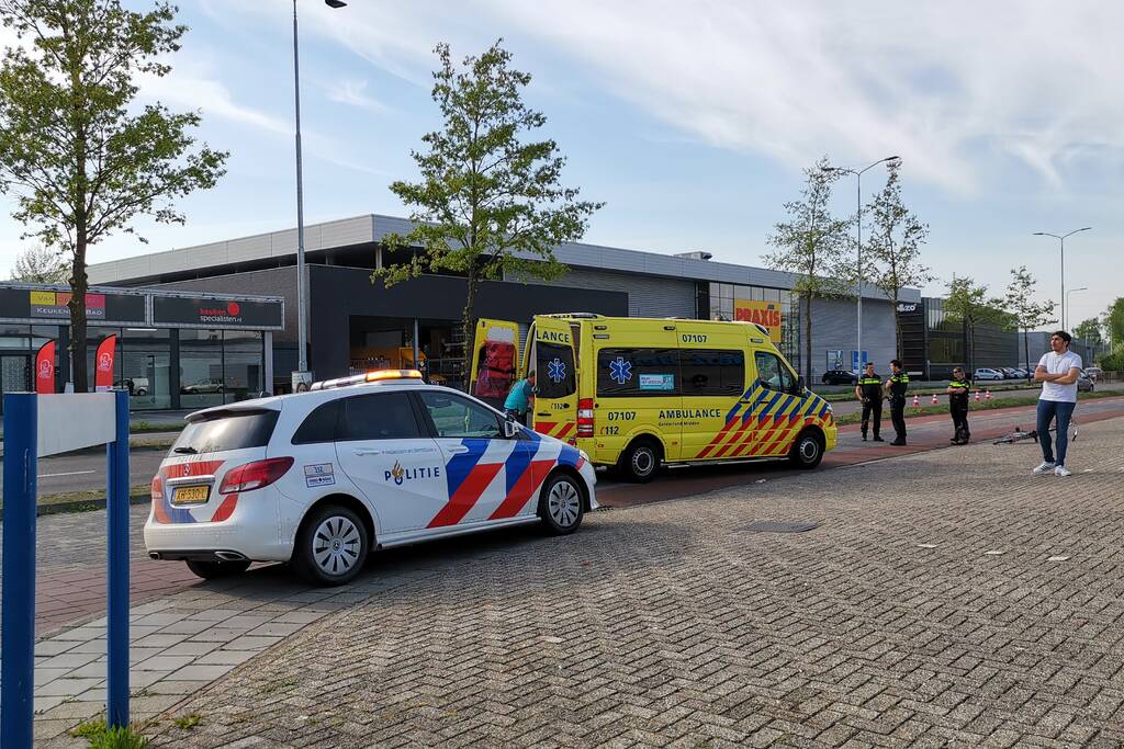Scooter en fietser klappen op elkaar