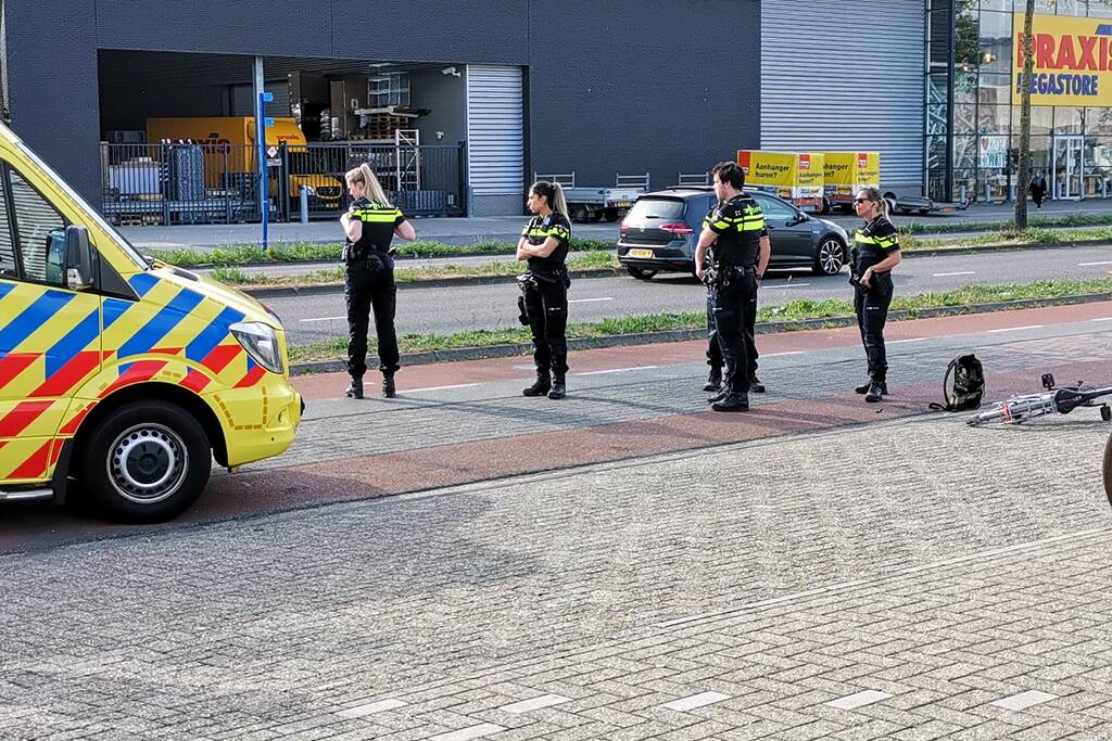 Scooter en fietser klappen op elkaar