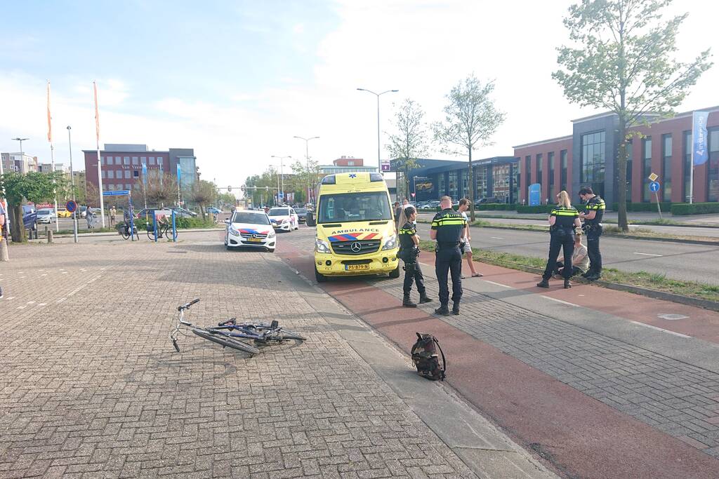 Scooter en fietser klappen op elkaar