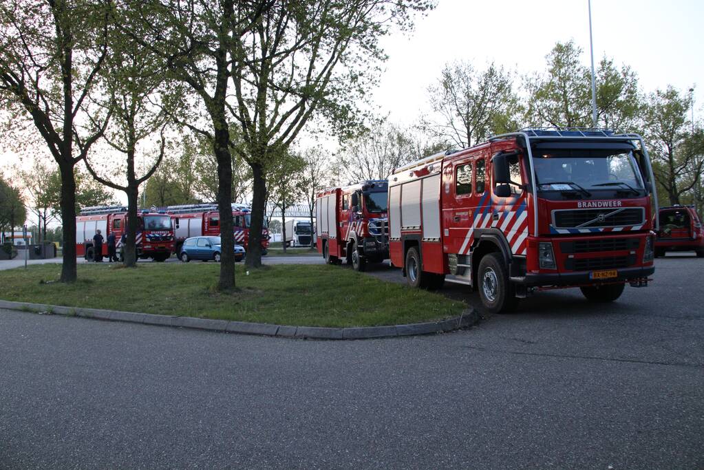 Meerdere brandweereenheden ingezet voor grote natuurbrand in Limburg