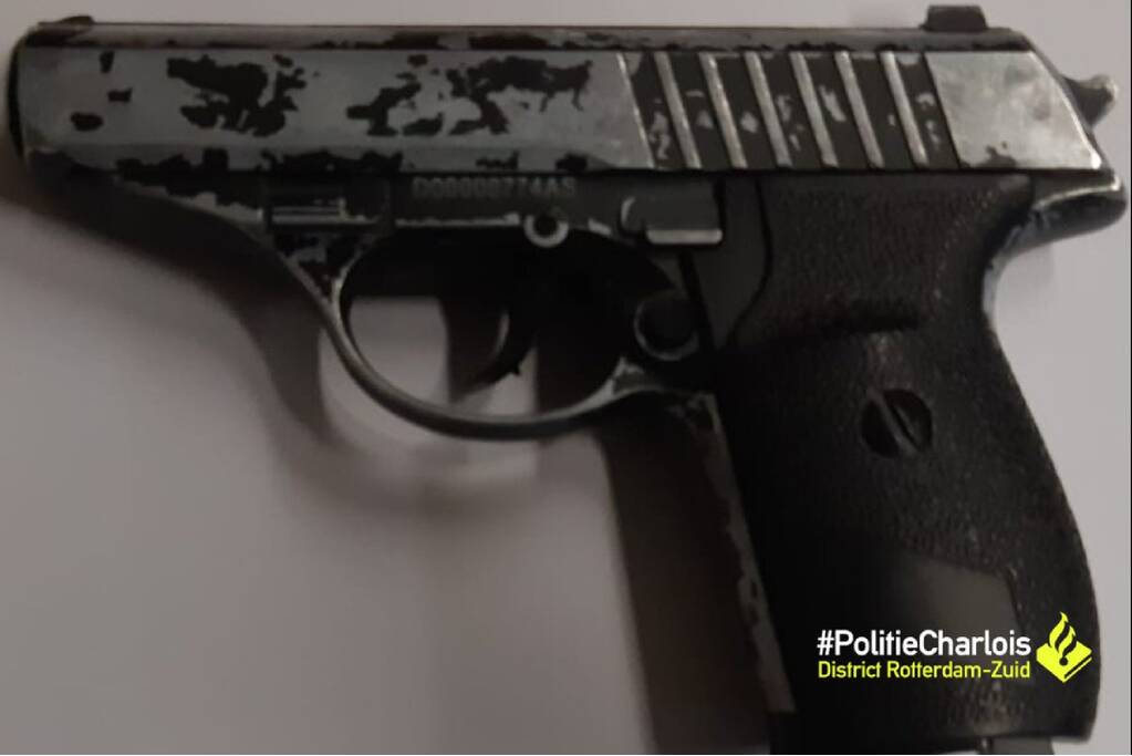 Inzittende auto in Pendrecht aangehouden na aantreffen wapen