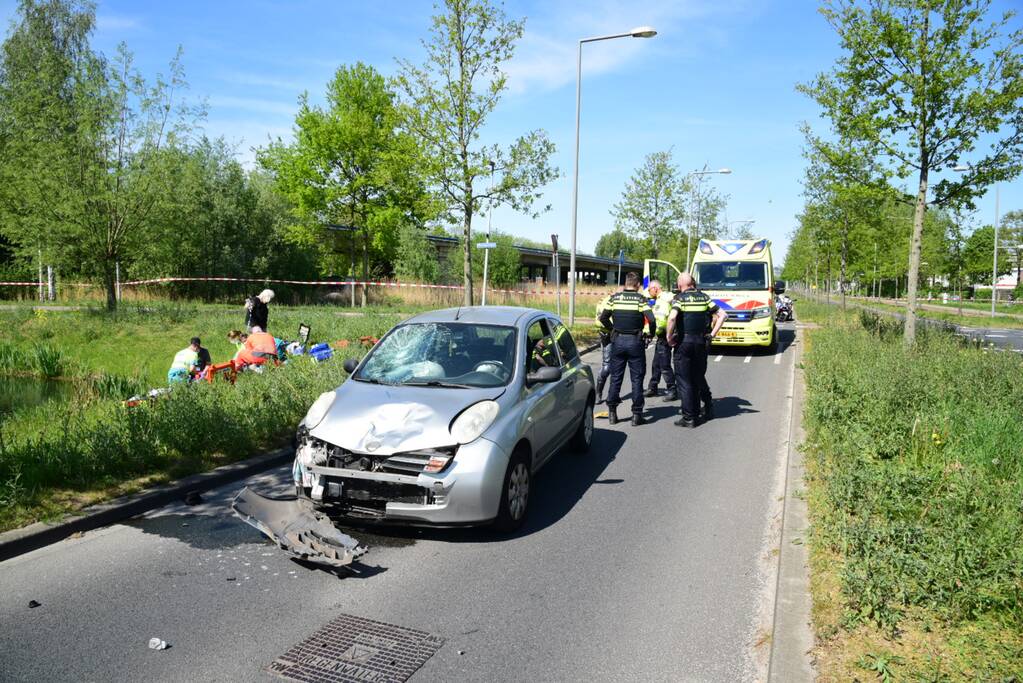 Scooterrijder gelanceerd bij ongeval met auto