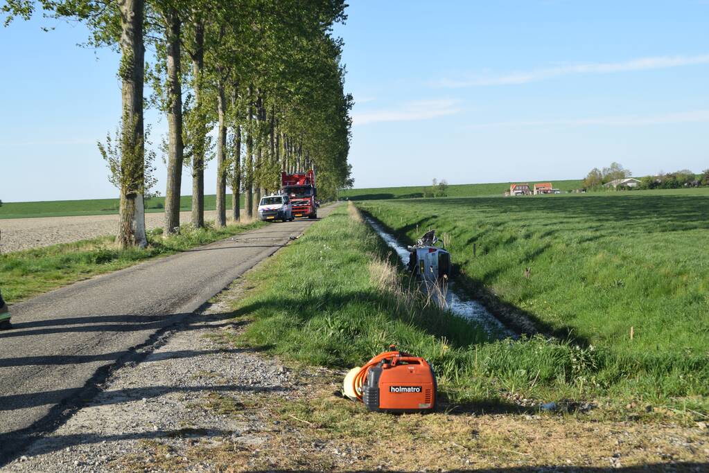 Auto raakt te water in Hoofdplaat, 49-jarige man overleden