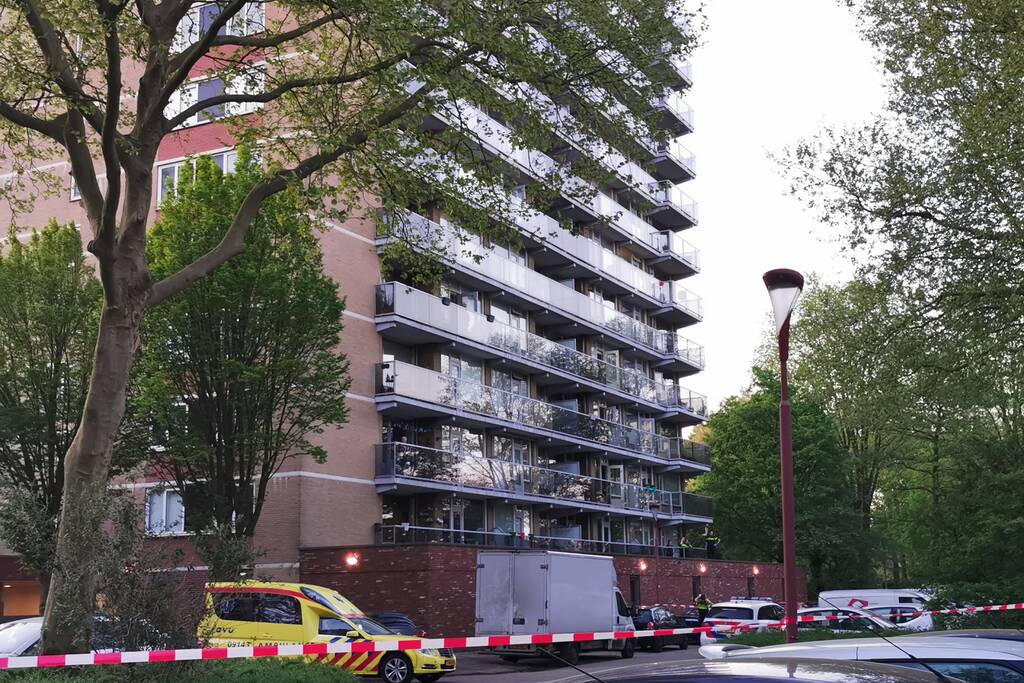Persoon overleden na val van flatgebouw