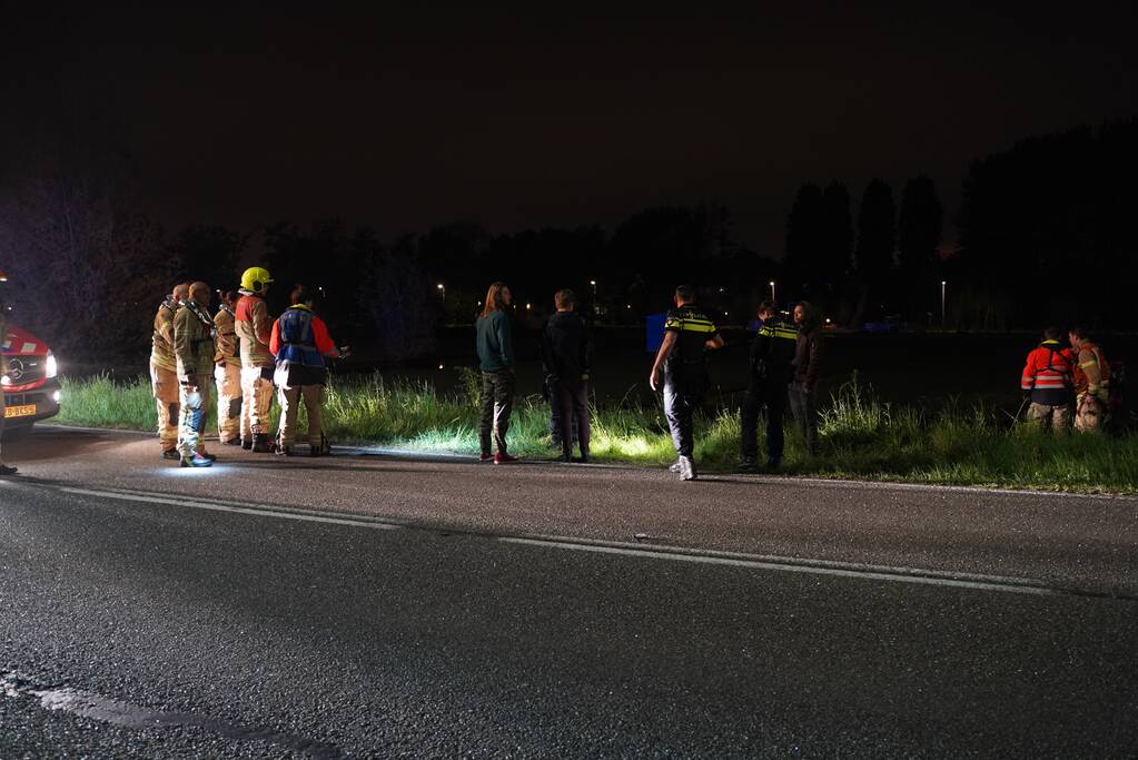 Gewonde na auto te water