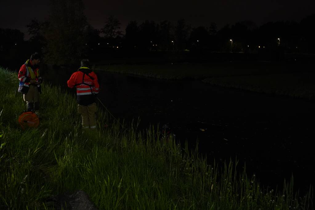 Gewonde na auto te water