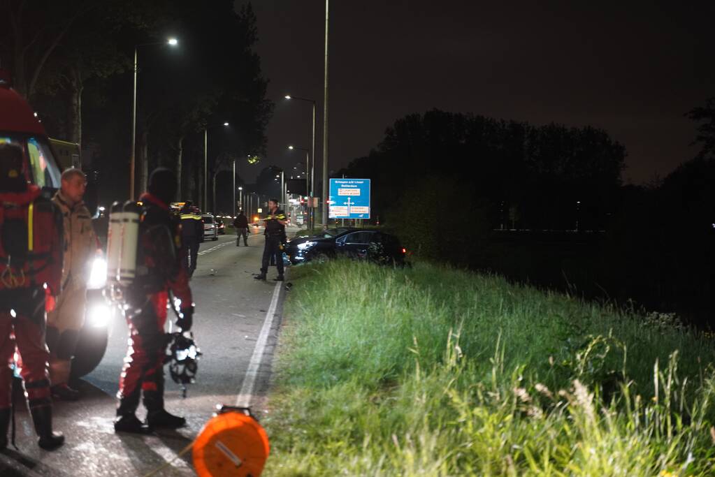 Gewonde na auto te water