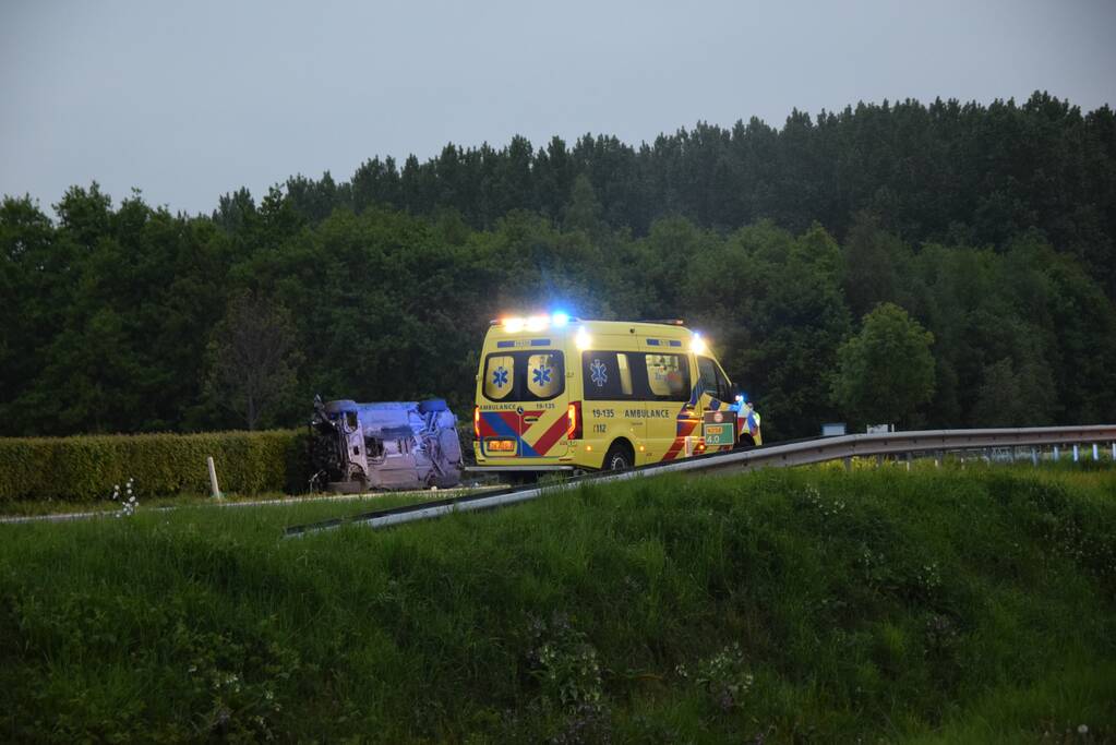 Bestuurder gewond bij eenzijdig ongeval