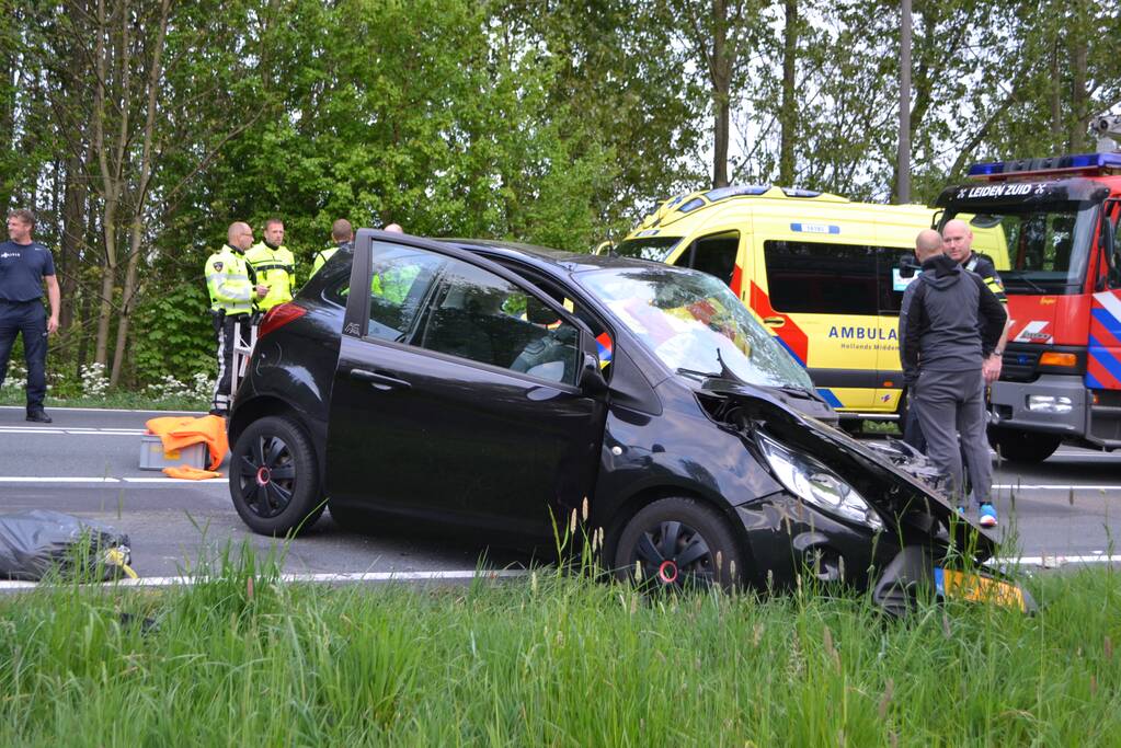 Twee personen zwaargewond na frontale aanrijding