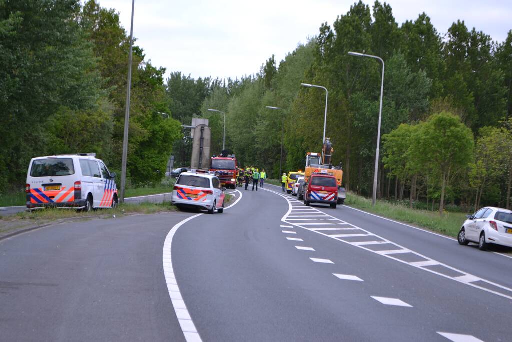 Twee personen zwaargewond na frontale aanrijding