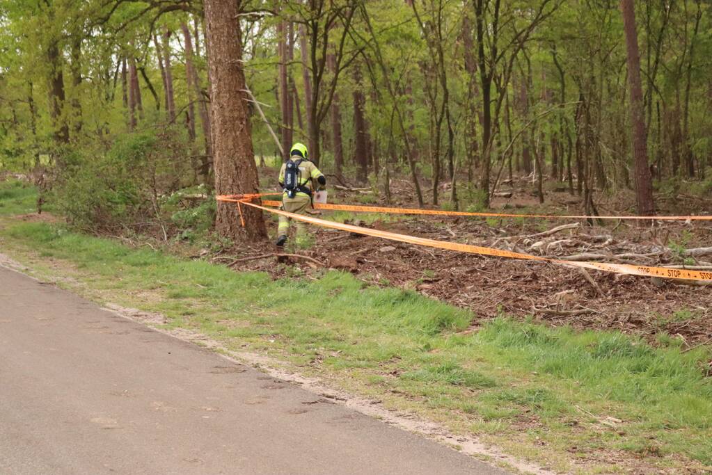 Meerdere vaten met mogelijk drugsafval gedumpt in bosschage