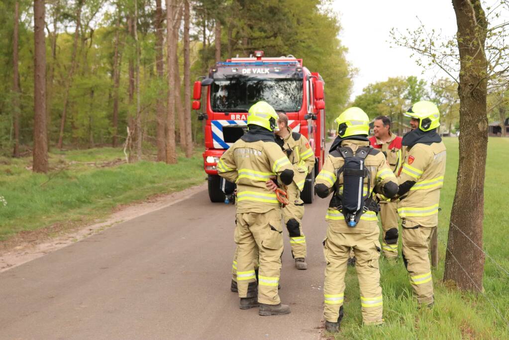 Meerdere vaten met mogelijk drugsafval gedumpt in bosschage