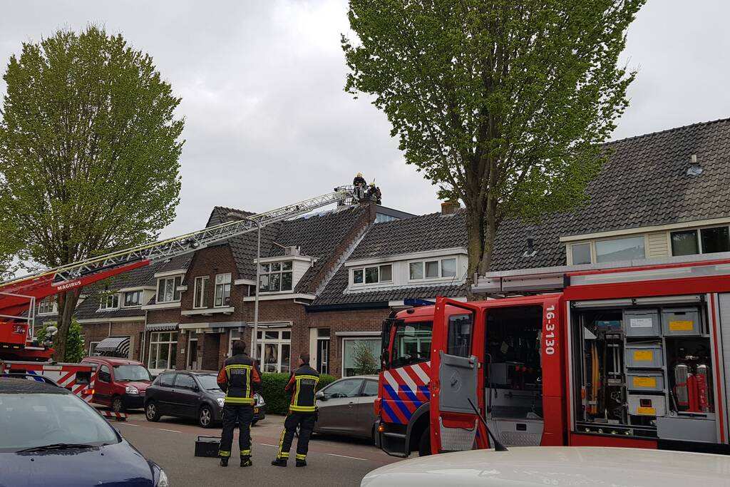 Brand in schoorsteen van woning