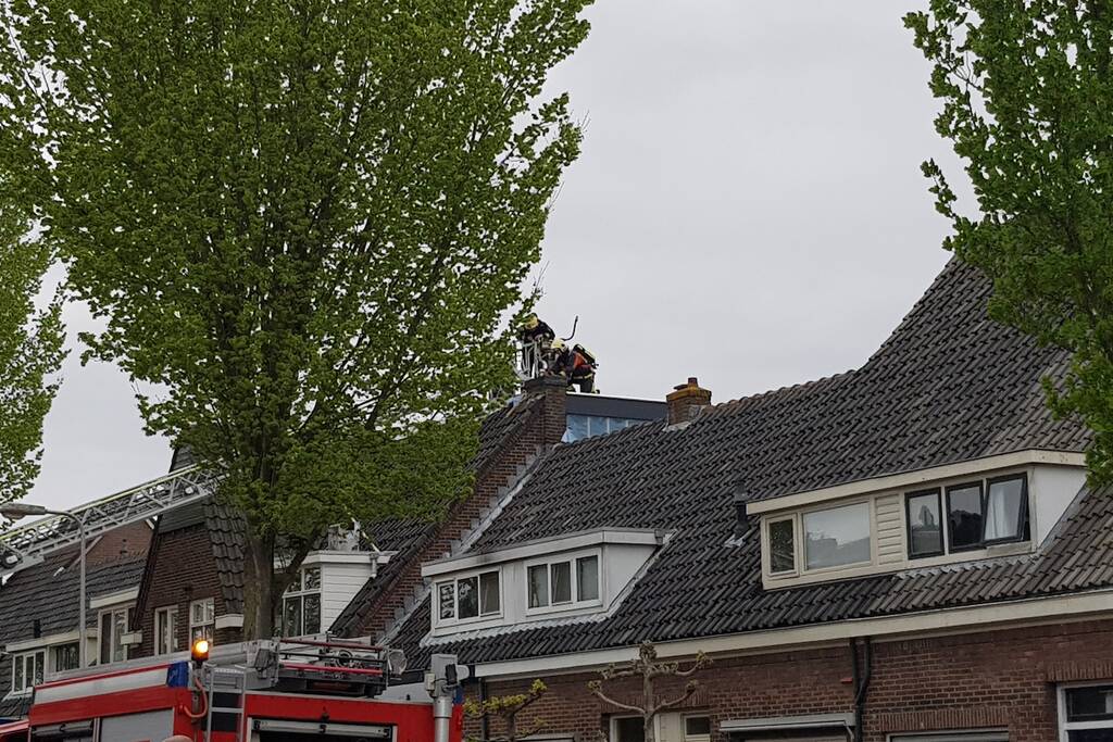Brand in schoorsteen van woning