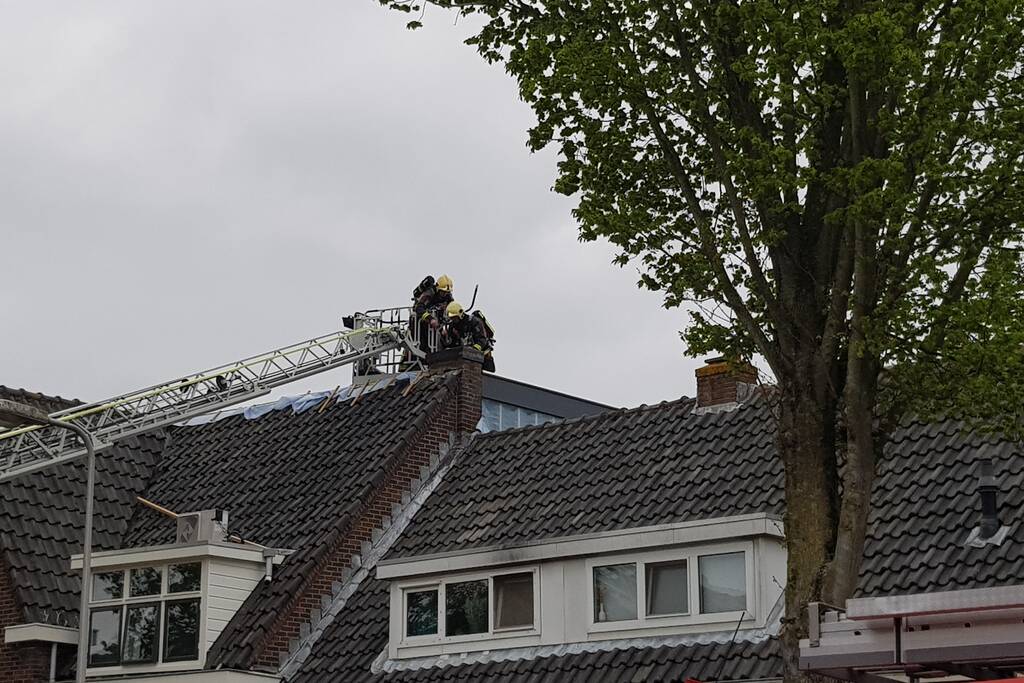 Brand in schoorsteen van woning