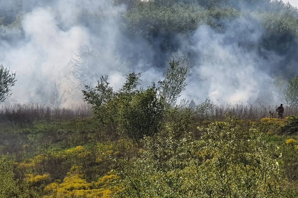 Veel rook bij brand in voormalig baggerdepot
