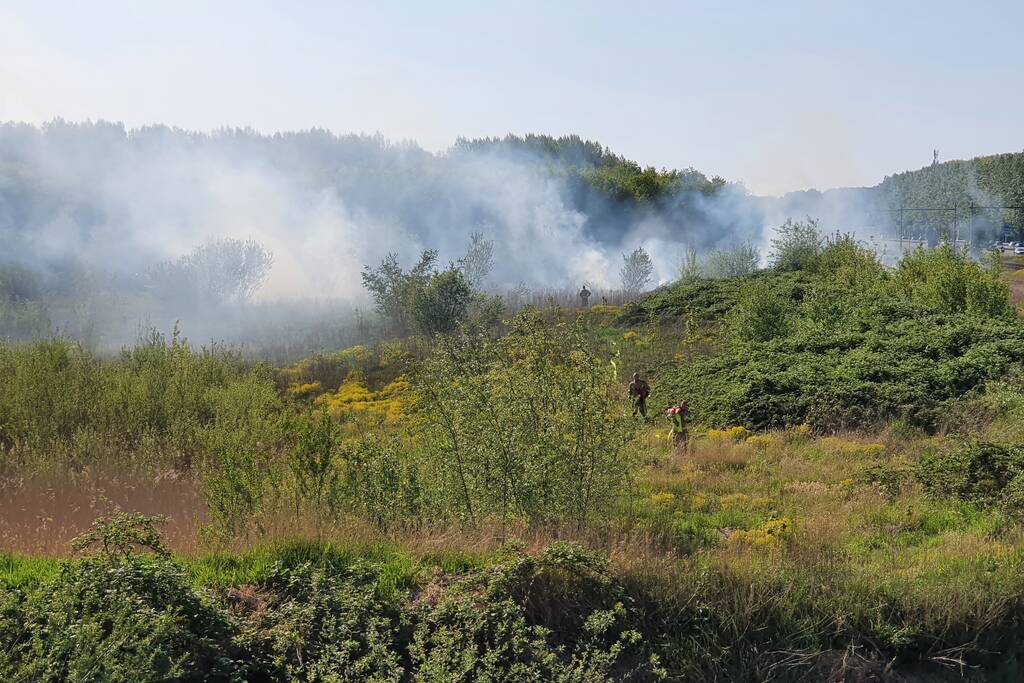 Veel rook bij brand in voormalig baggerdepot